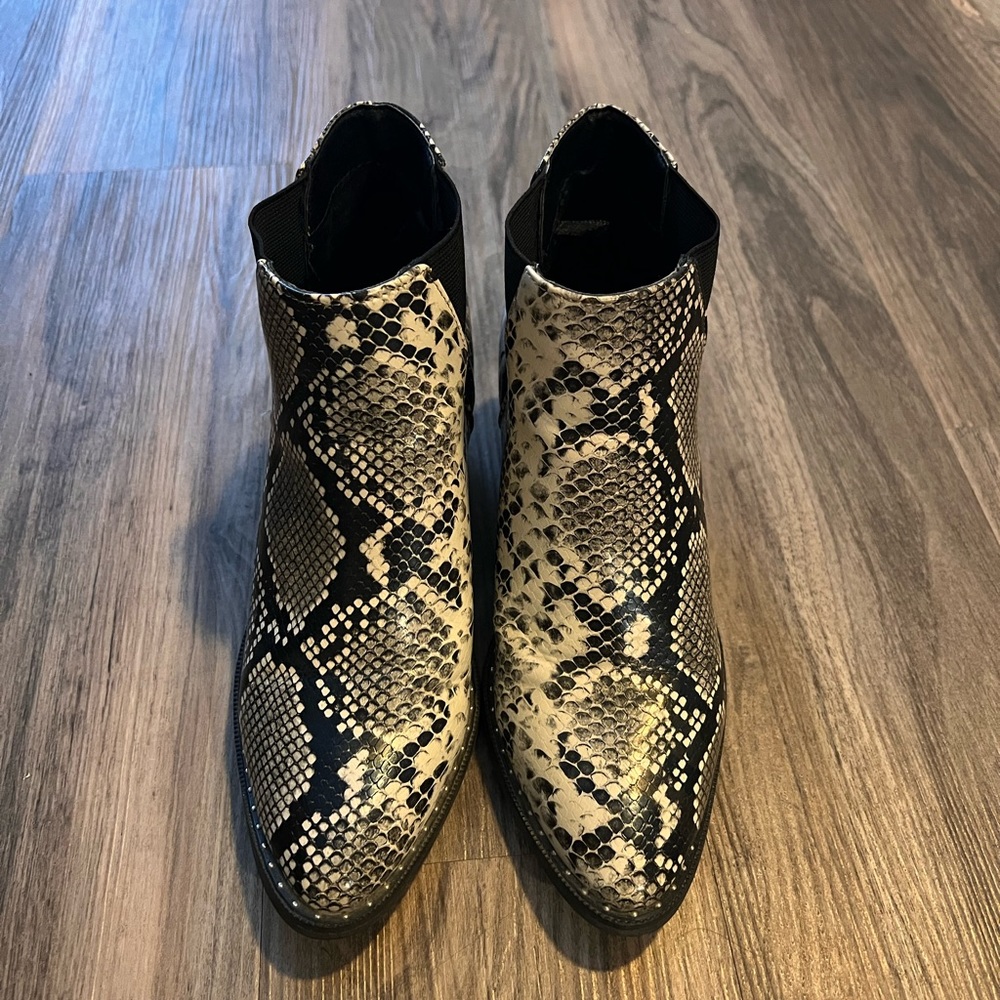 Universal Thread Boots - image 3